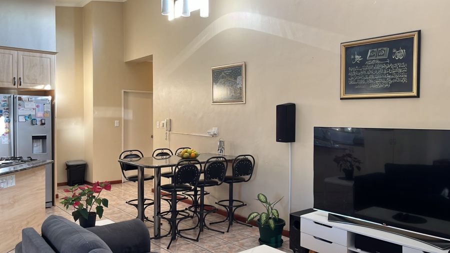  Bedroom Property for Sale in Cravenby Western Cape